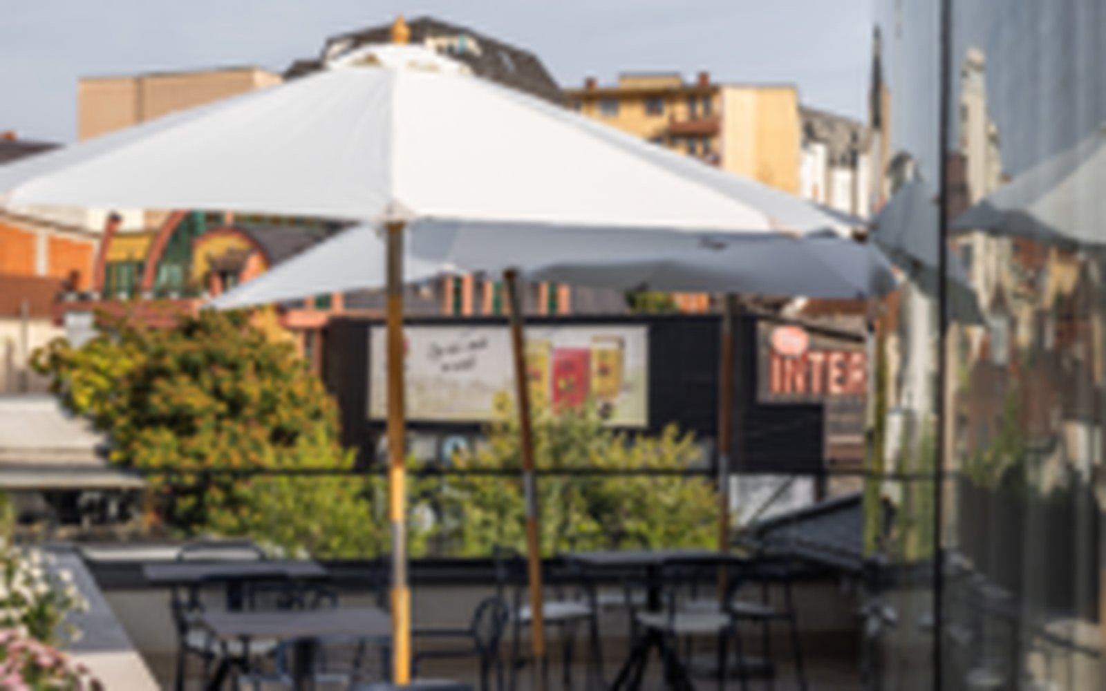 Hotels & Restaurants